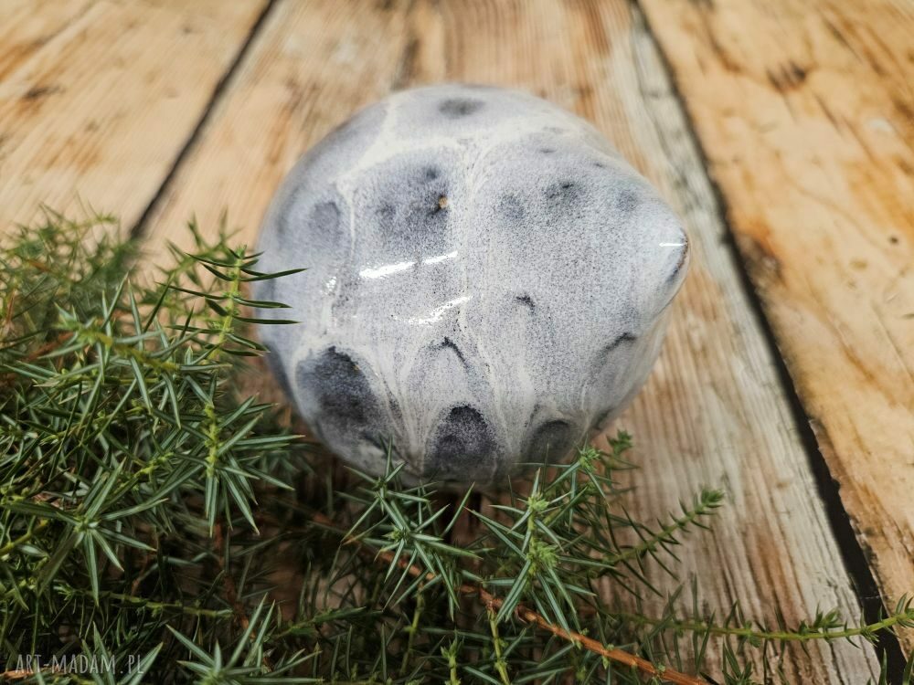 Ceramiczny ptaszek - ręcznie malowana dekoracja świąteczna w bieli i niebieskim
