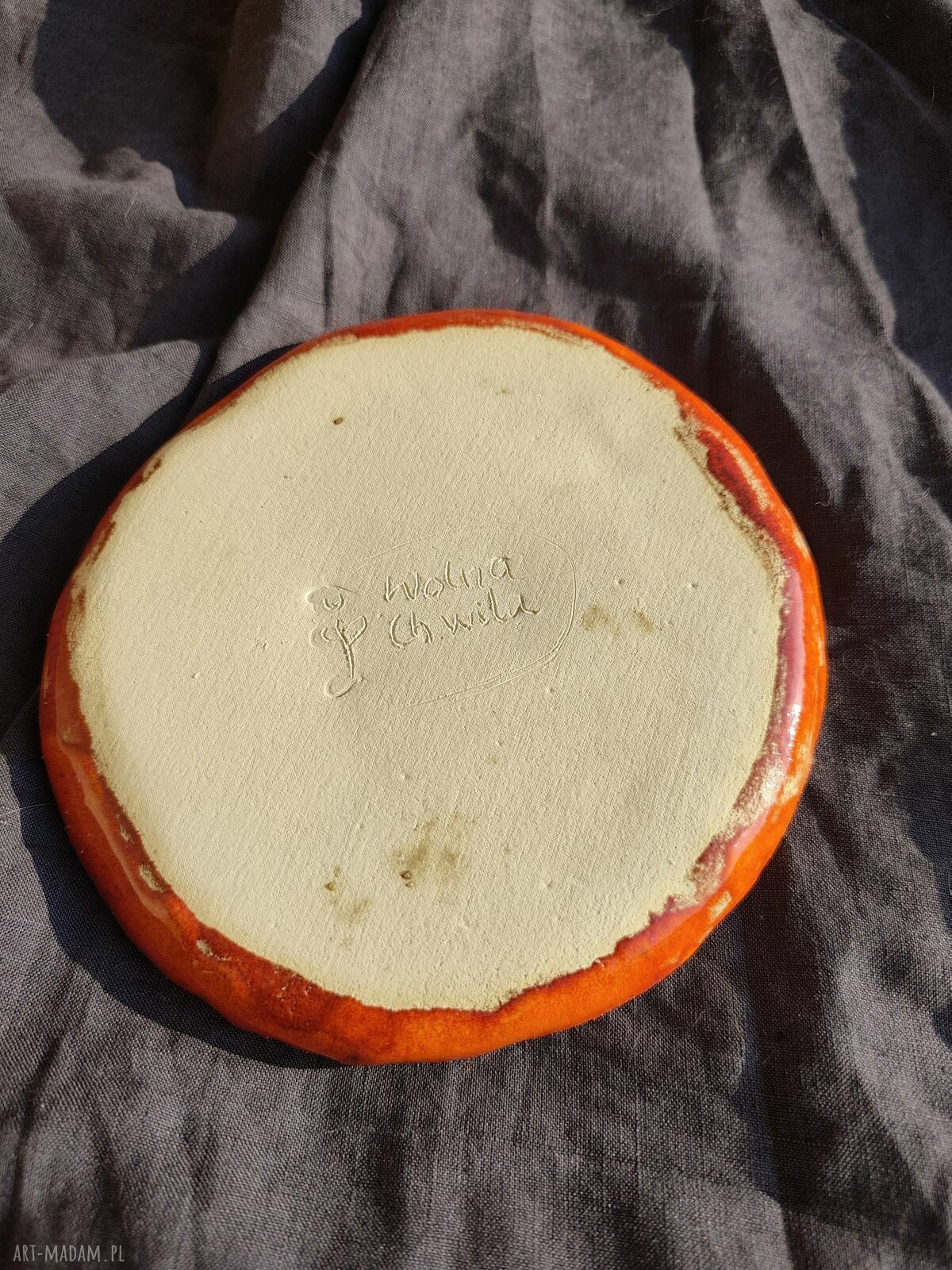 Ręcznie robiony talerz ceramiczny Wolna Chwila - pomarańczowy akcent