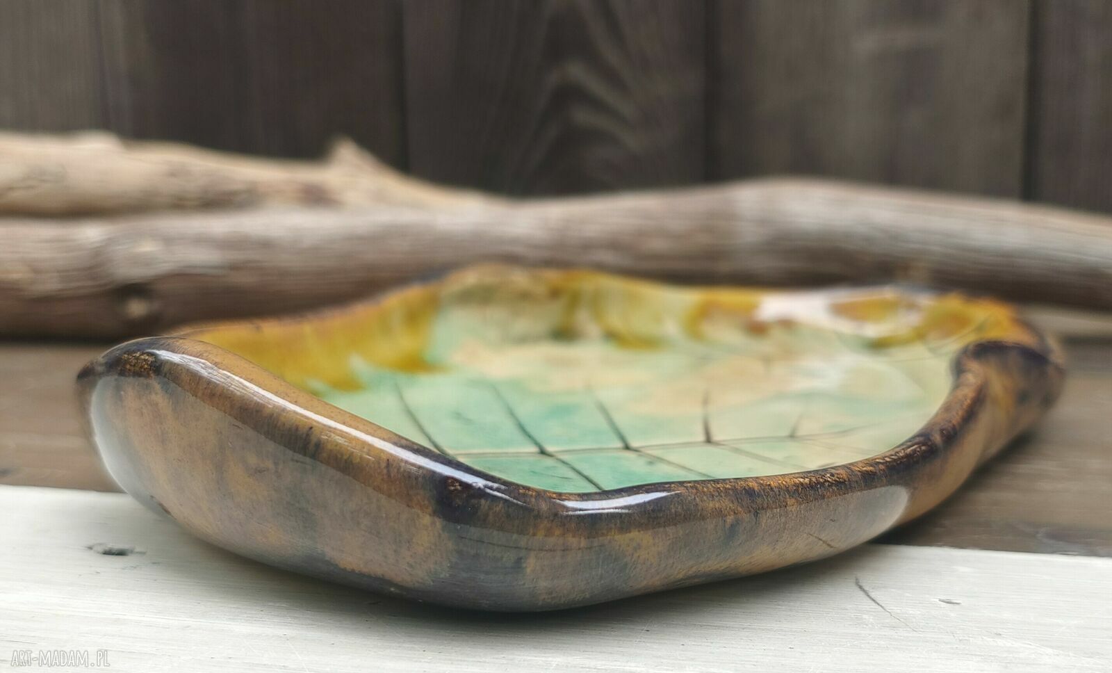 Ceramiczna paterka z liśćmi - podstawka na biżuterię, świece i kadzidło