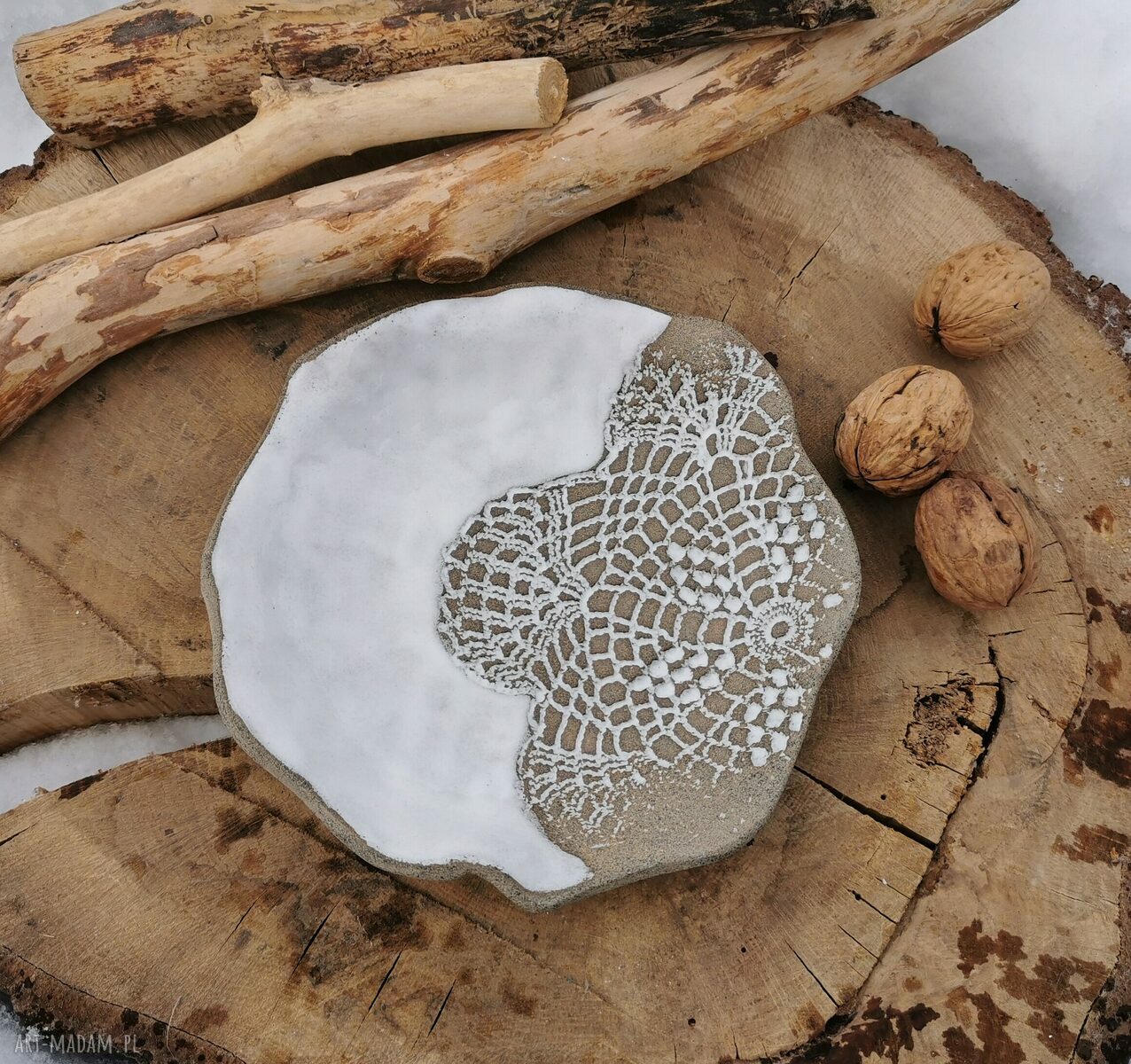 Ceramiczny talerz kamionkowy c143 z motywem serwetki