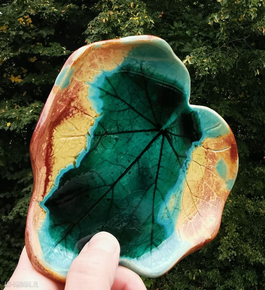 Ceramiczny talerzyk i podstawka z liściem malwy (turkus i brąz)