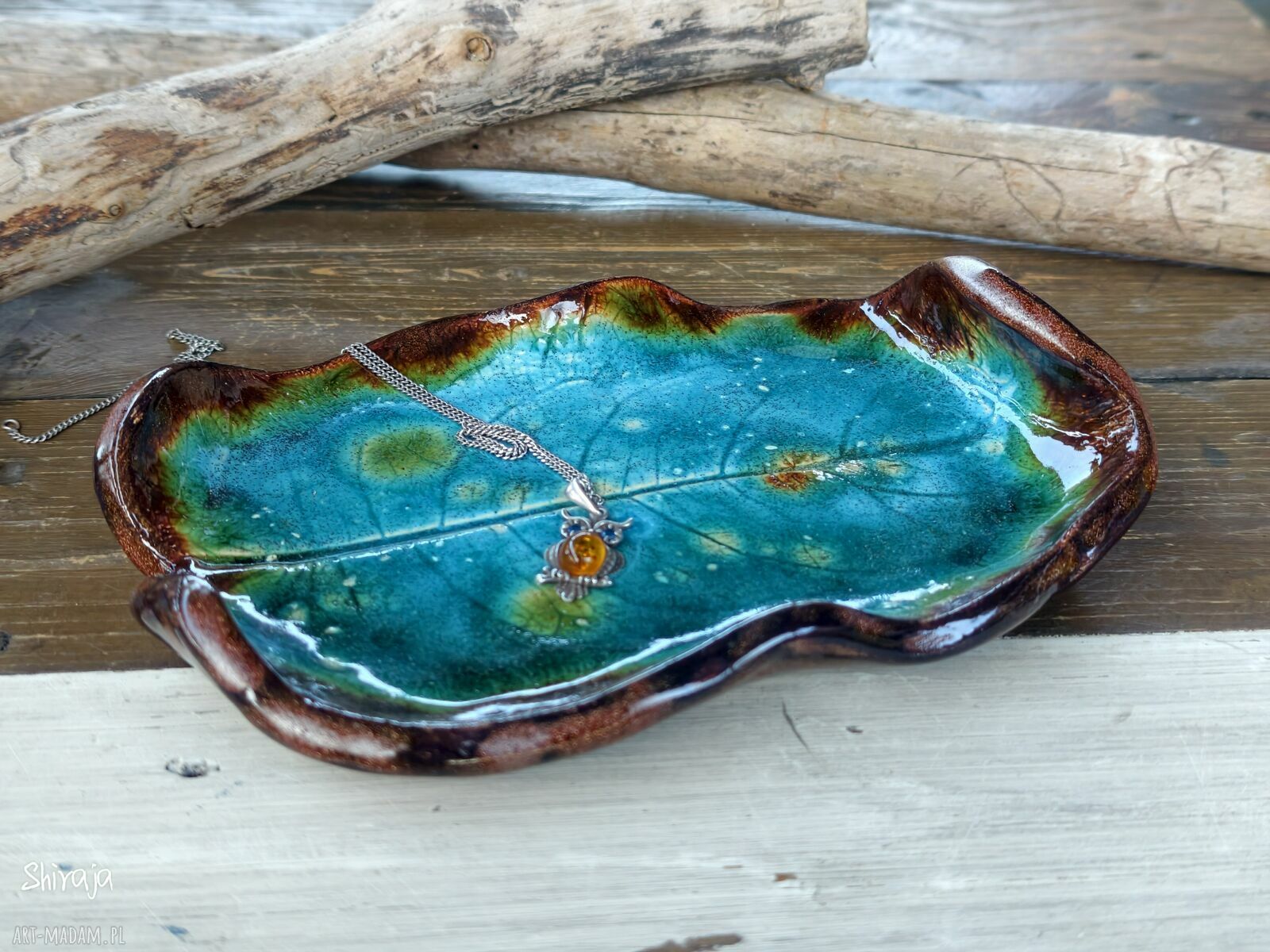 Ceramiczny talerzyk liść (c915) - podstawka na biżuterię, tealighty i Palo Santo