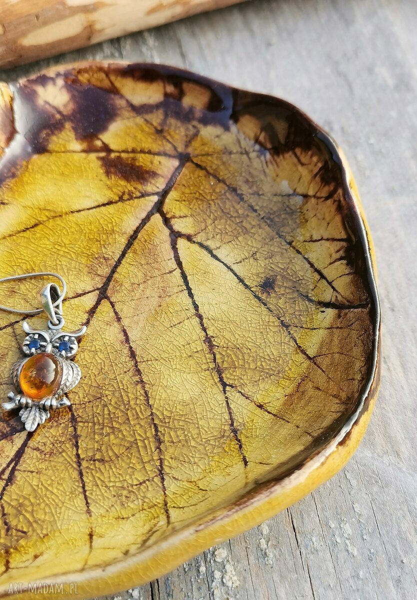 Ceramiczny talerzyk liść (c44) - podstawka/patera z prawdziwym liściem, handmade