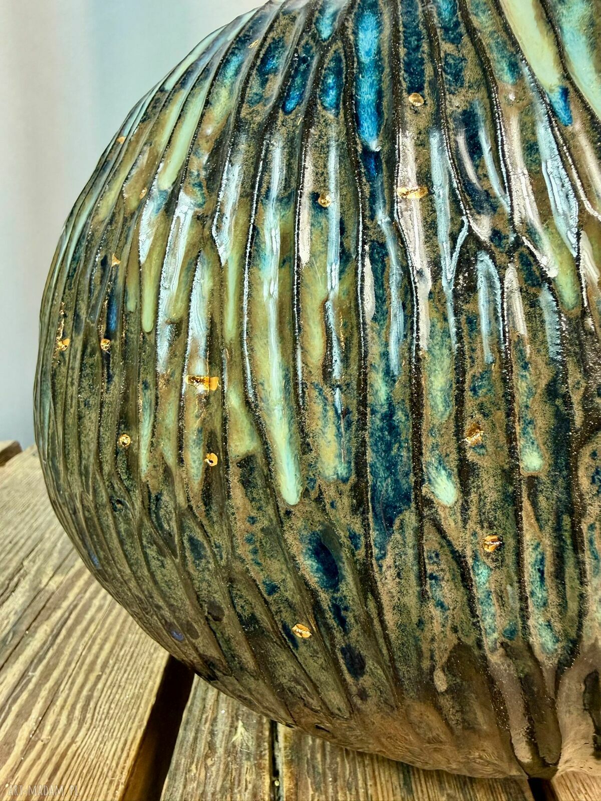 Wazon ceramiczny 'Deep Lines' - ręcznie rzeźbiony unikat