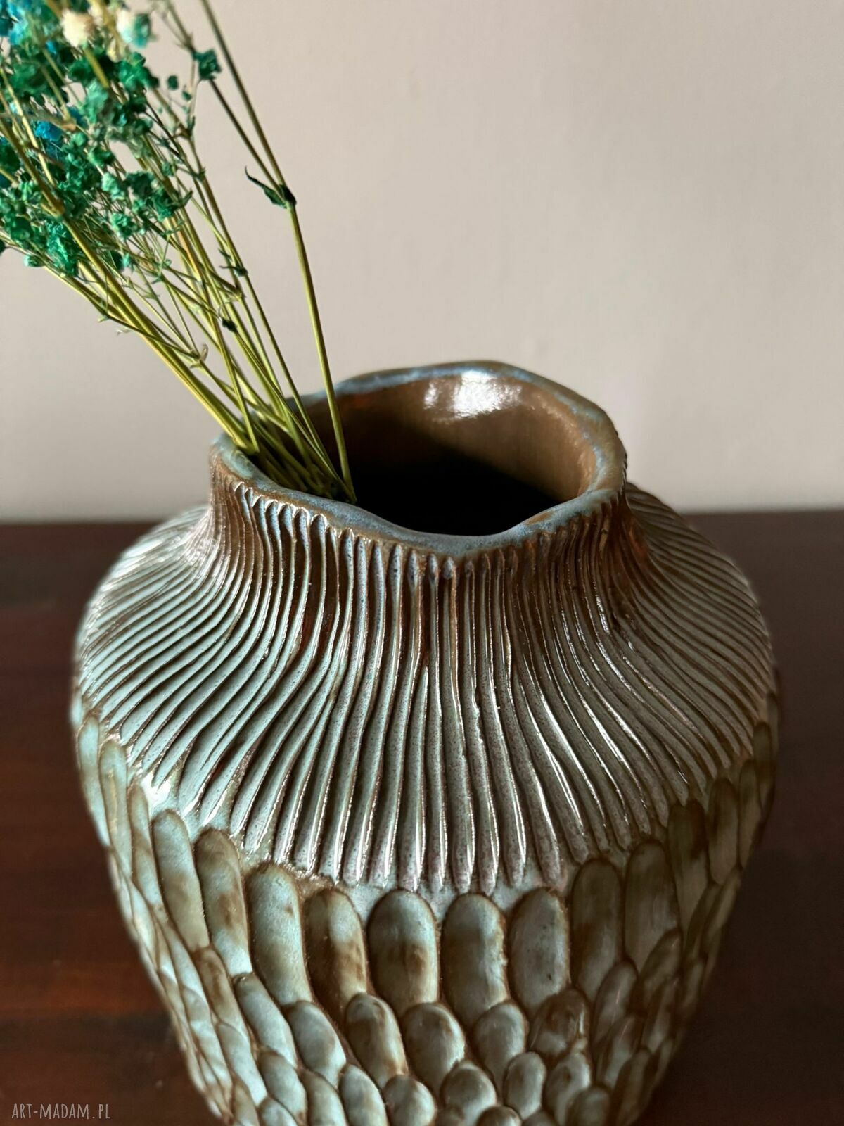 Wazon ceramiczny „Deep Lines” - ręcznie szkliwiony w głębokim niebieskim