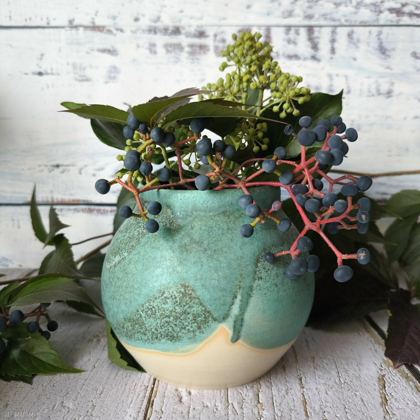Ręcznie wykonany ceramiczny wazon w odcieniu turkusu