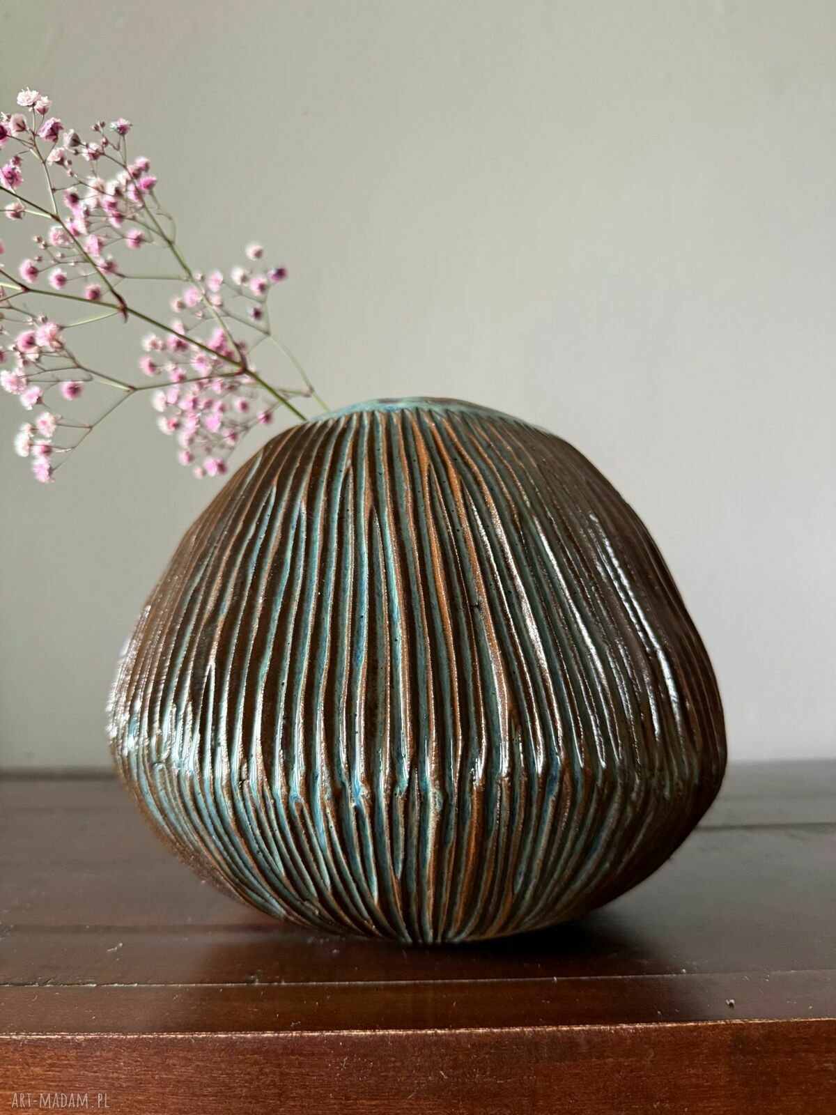 Wazon ceramiczny „Deep Lines” - ręcznie rzeźbione linie i szkliwo granatowe