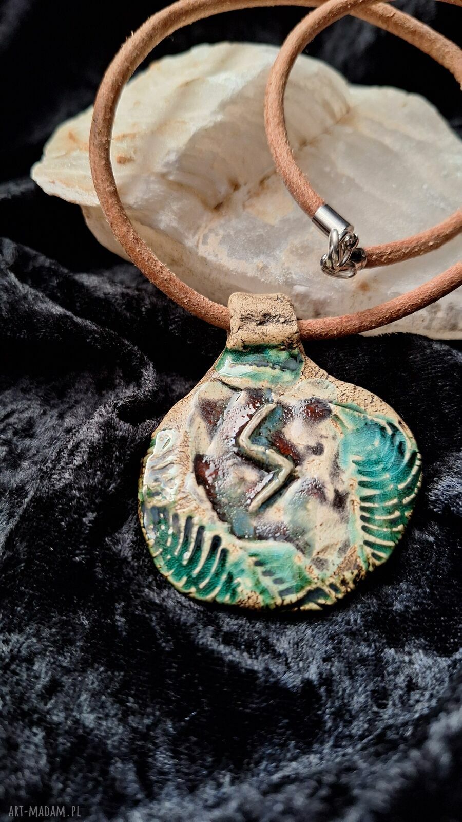 Ceramiczny wisior z runą Sowilo - amulet Słońca i zwycięstwa