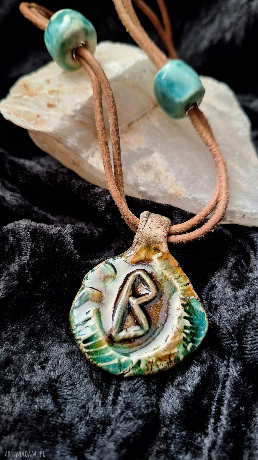 Ceramiczny wisior amulet Runa Berkano (Wzrost i Nowe Początki)