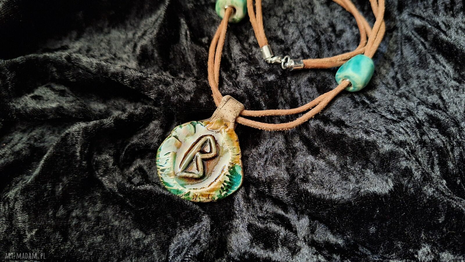 Ceramiczny wisior - amulet Runa Berkano (Wzrost i Nowe Początki)
