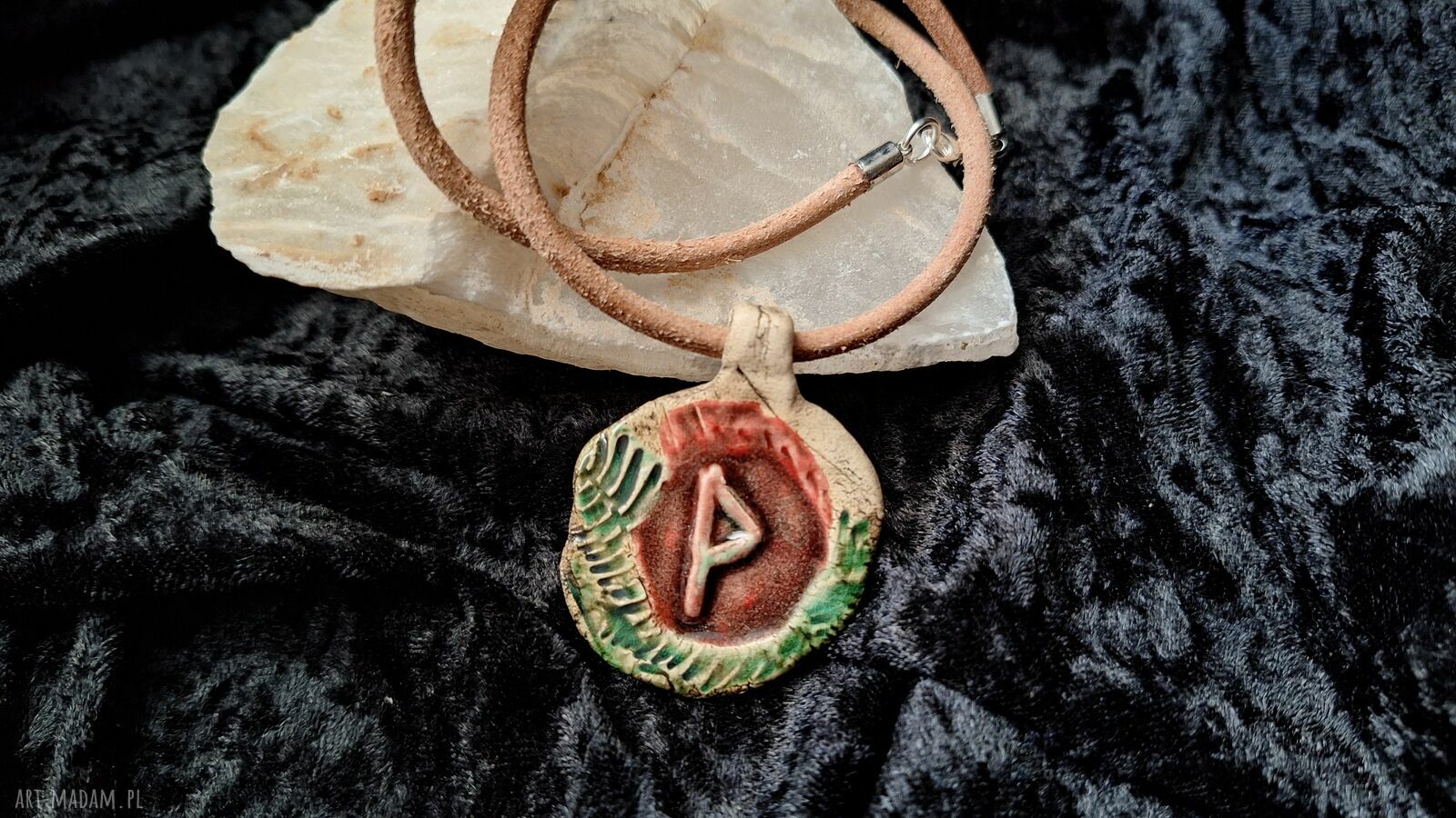 Ceramiczny wisior amulet - Runa Wunjo Radość i Szczęście na rzemieniu