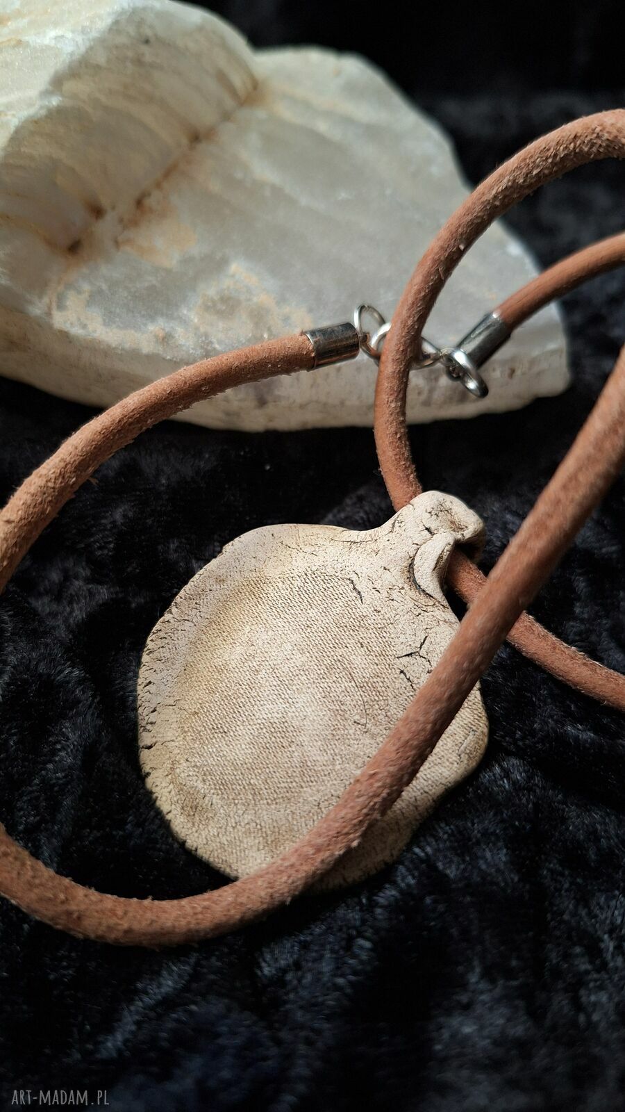 Ceramiczny wisior amulet - Runa Wunjo (Radość i Szczęście) na rzemieniu