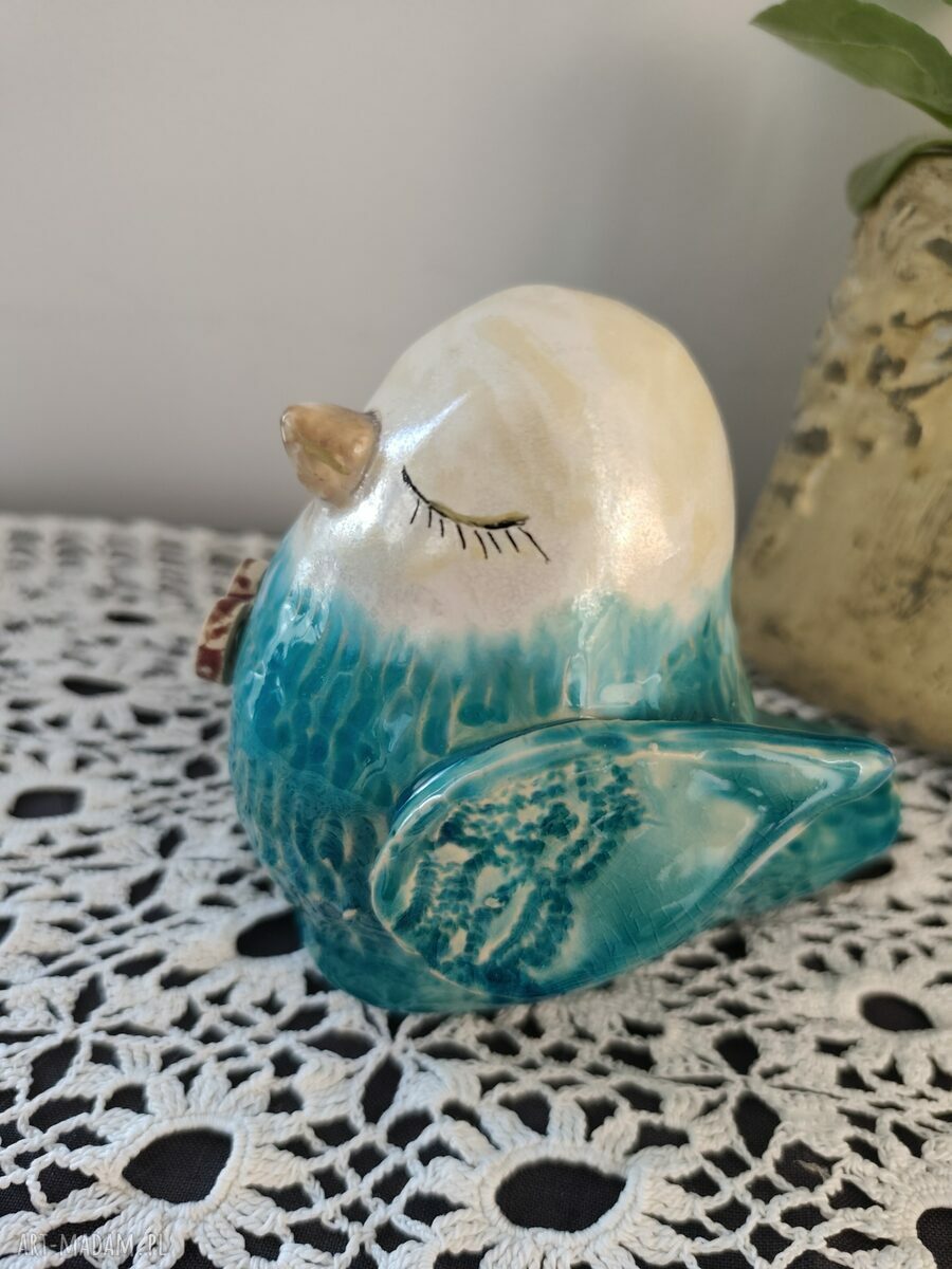 Ceramiczny wróbel - figurka z motywem miłości