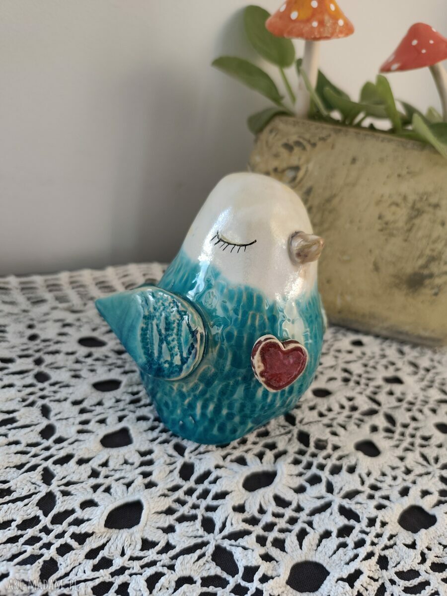 Ceramiczny wróbel - figurka z motywem miłości