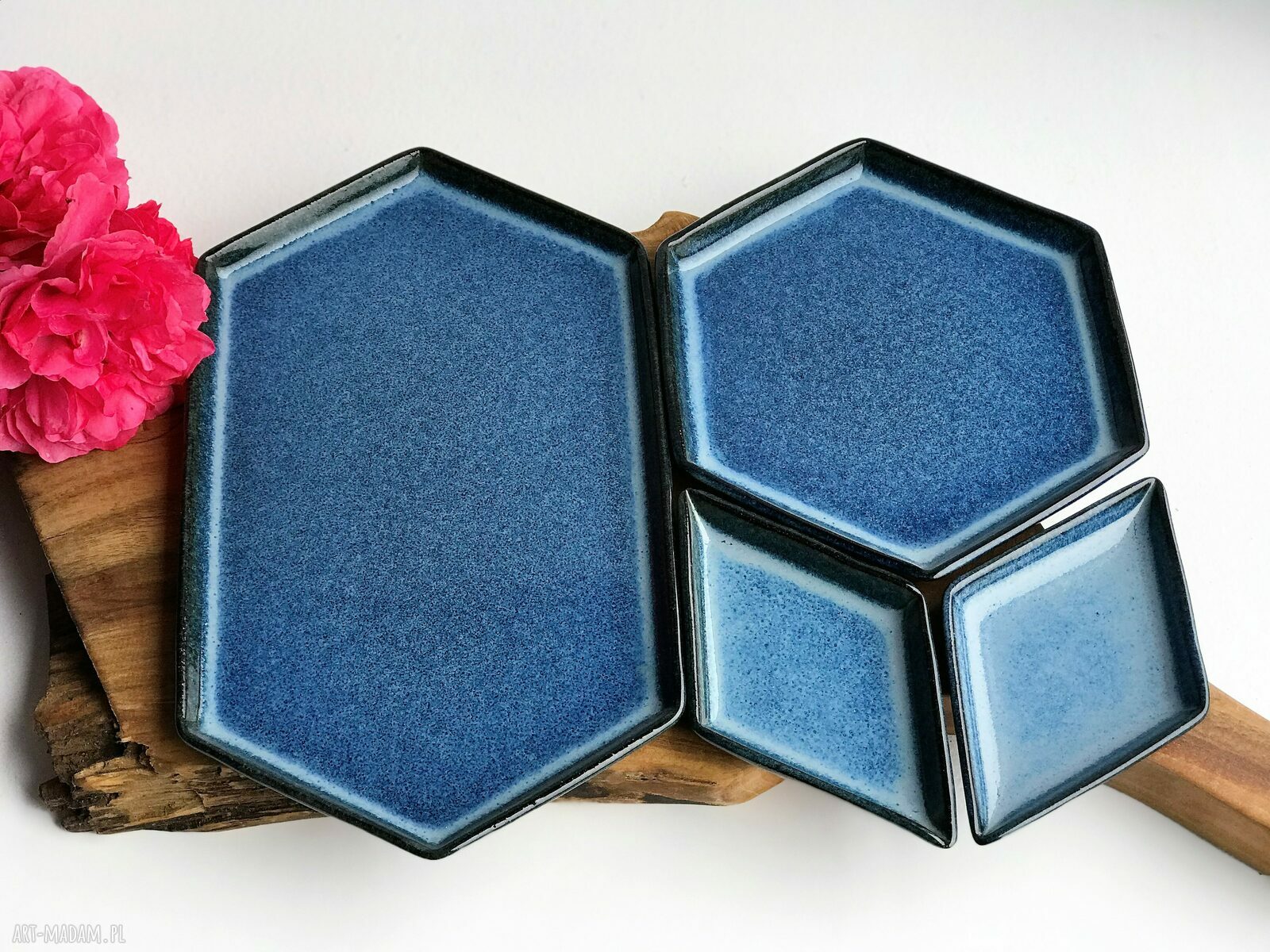 Ceramiczny zestaw talerzy geometrycznych do serwowania - zestaw 4 szt.