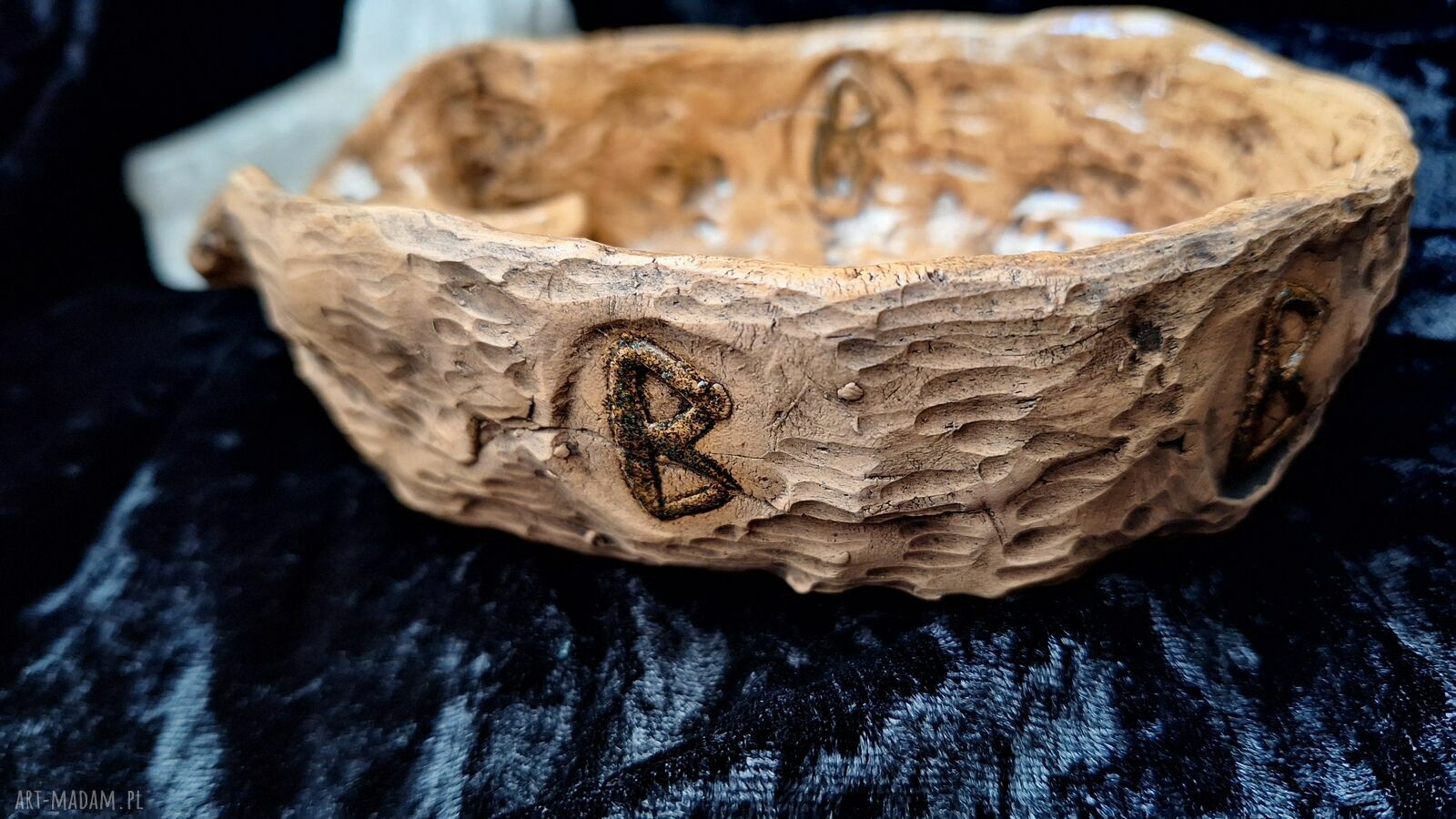 Ceramiczna misa rytualna na Palo Santo podstawka z runą Berkano