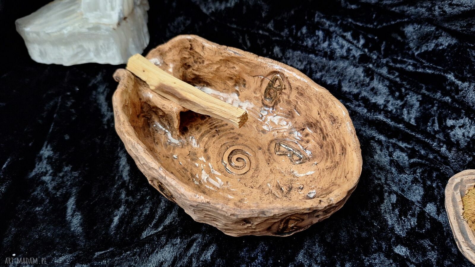 Ceramiczna misa rytualna na Palo Santo - podstawka z runą Berkano