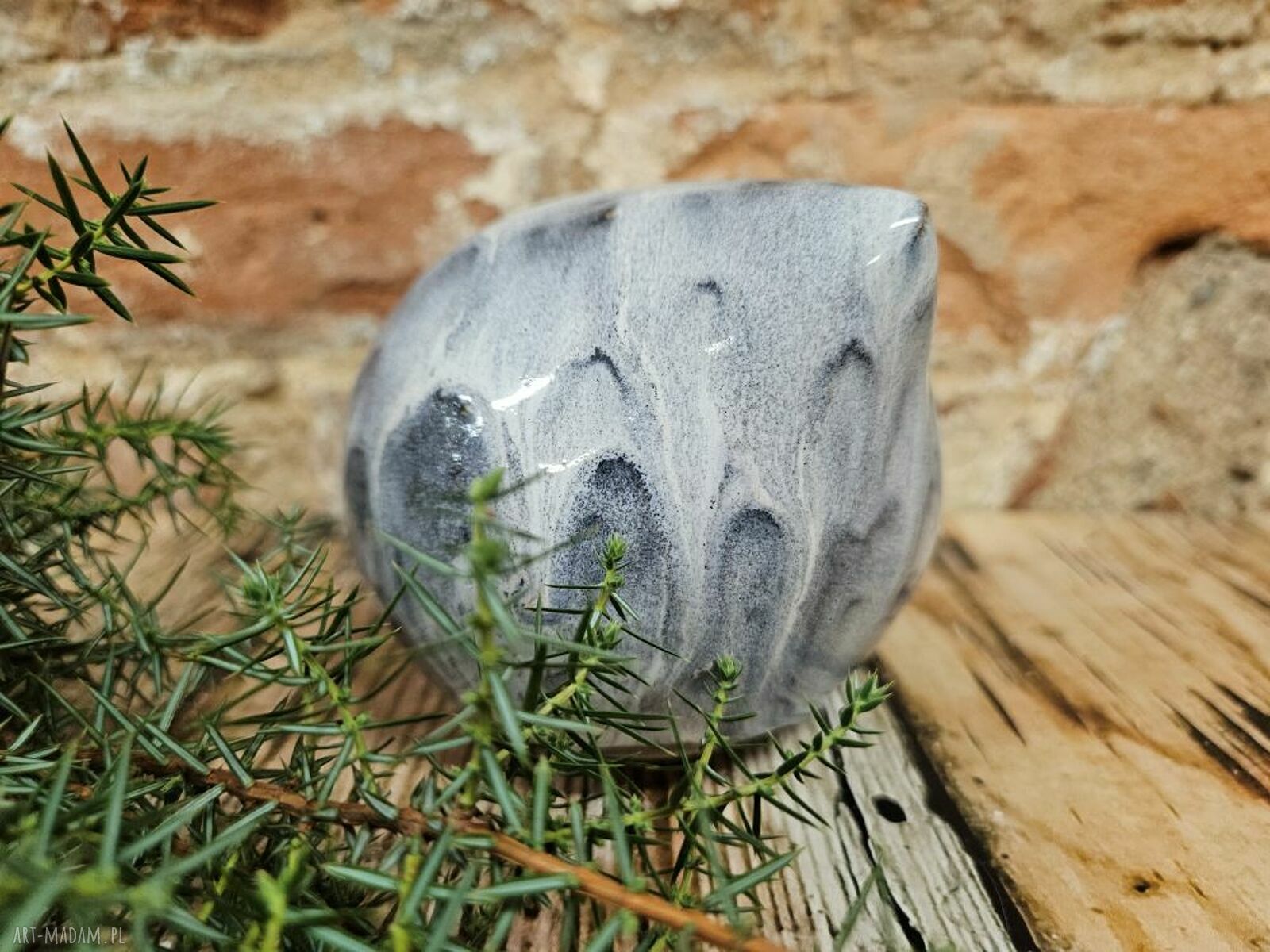 Ceramiczny ptaszek - ręcznie malowana dekoracja świąteczna w bieli i niebieskim