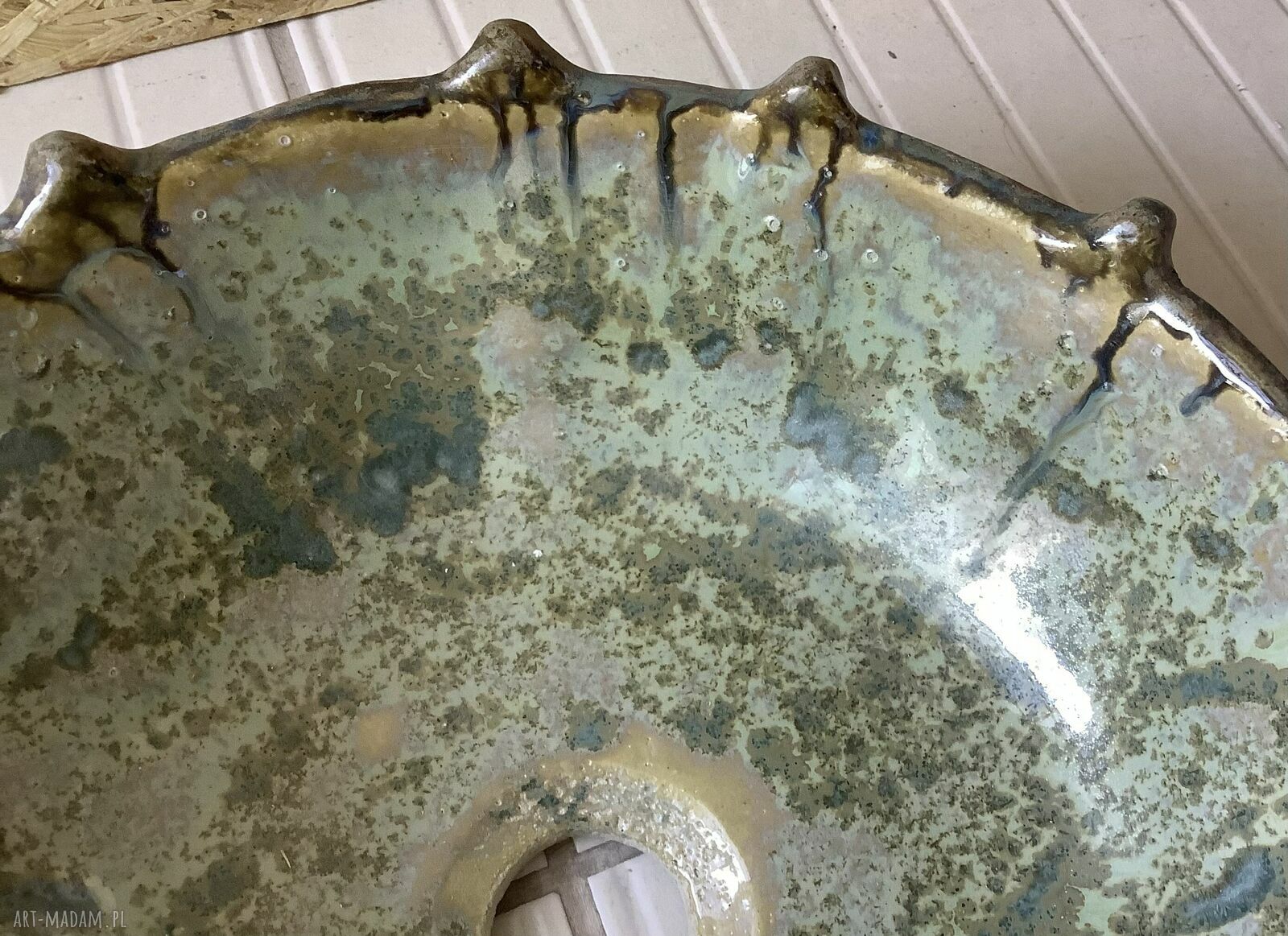 Ceramiczna umywalka nablatowa Jeżowiec III