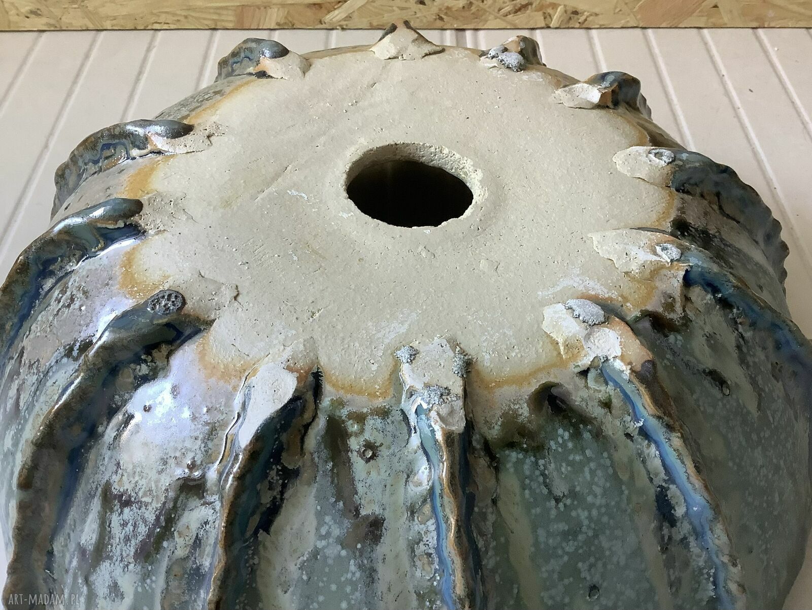Ceramiczna umywalka nablatowa Jeżowiec III