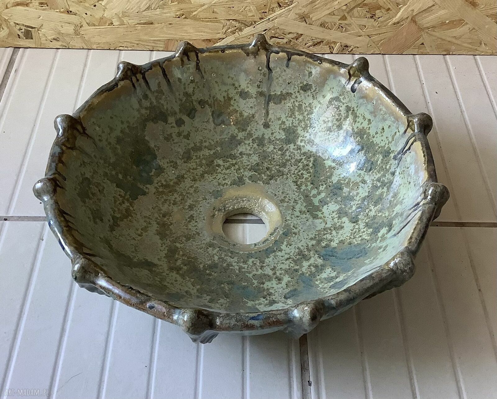 Ceramiczna umywalka nablatowa Jeżowiec III