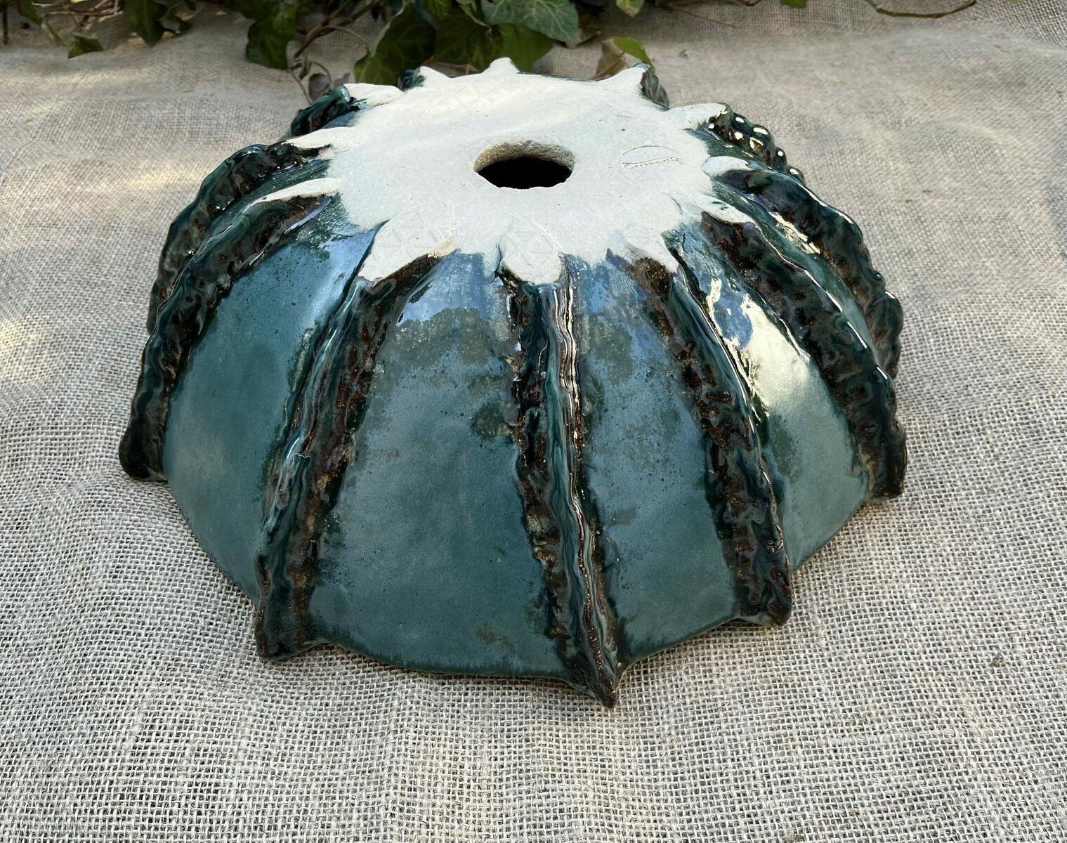 Okrągła umywalka ceramiczna Jeżowiec - ręcznie lepiona z szamotu