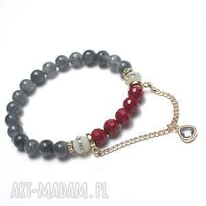 chain it - grey and carmine 07 04 20 chain it - grey and