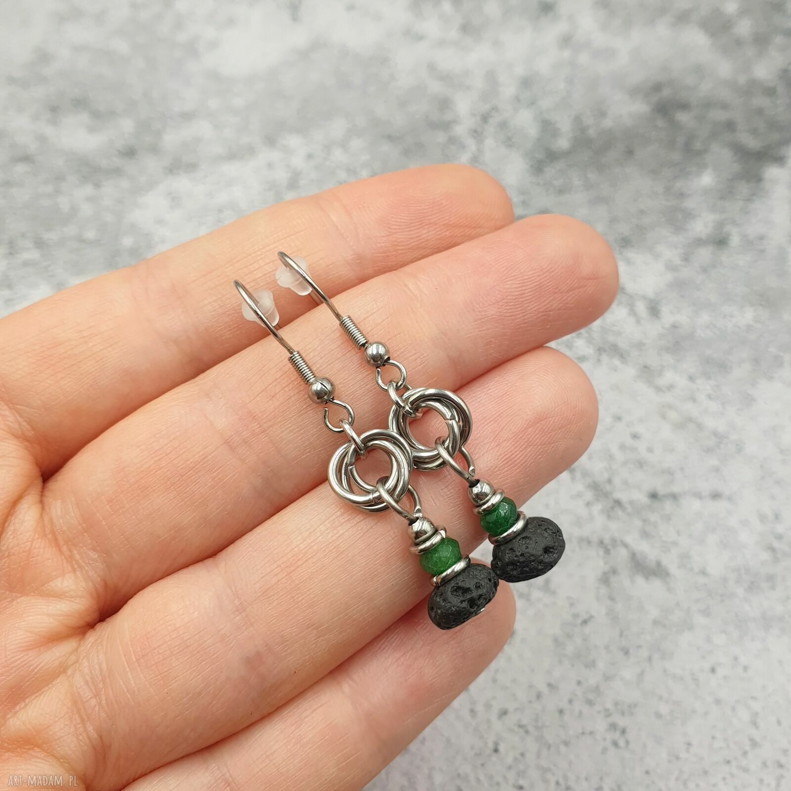 Kolczyki chainmaille z lawą wulkaniczną i zielonym jadeitem