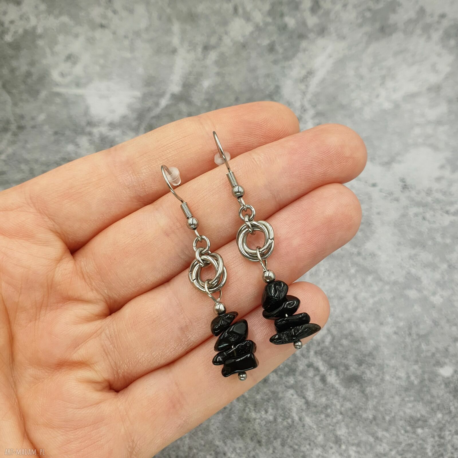 Wiszące kolczyki chainmaille z obsydianem - Omnis Lapis
