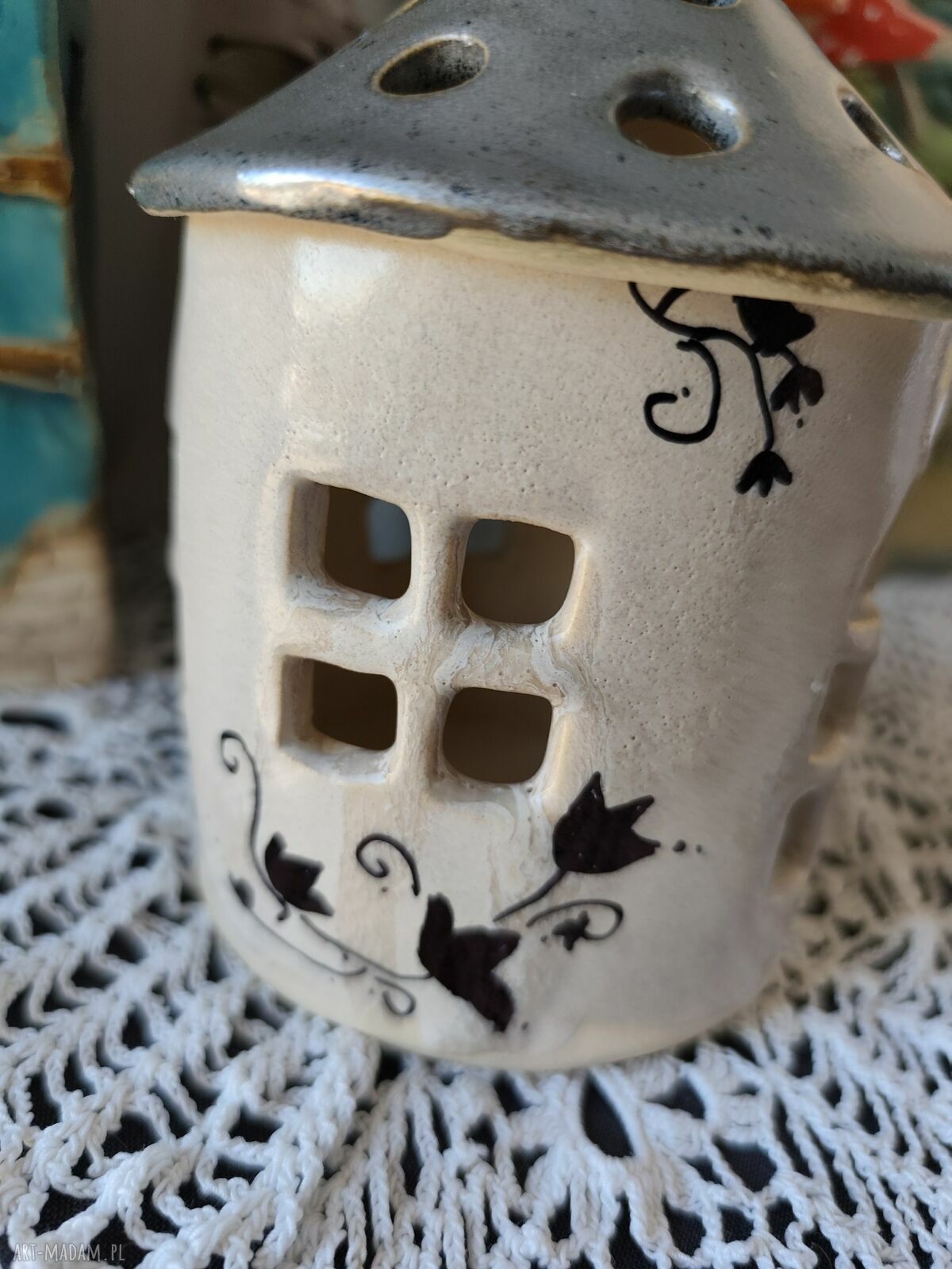 Ceramiczny lampion chatka - świąteczna dekoracja na świece