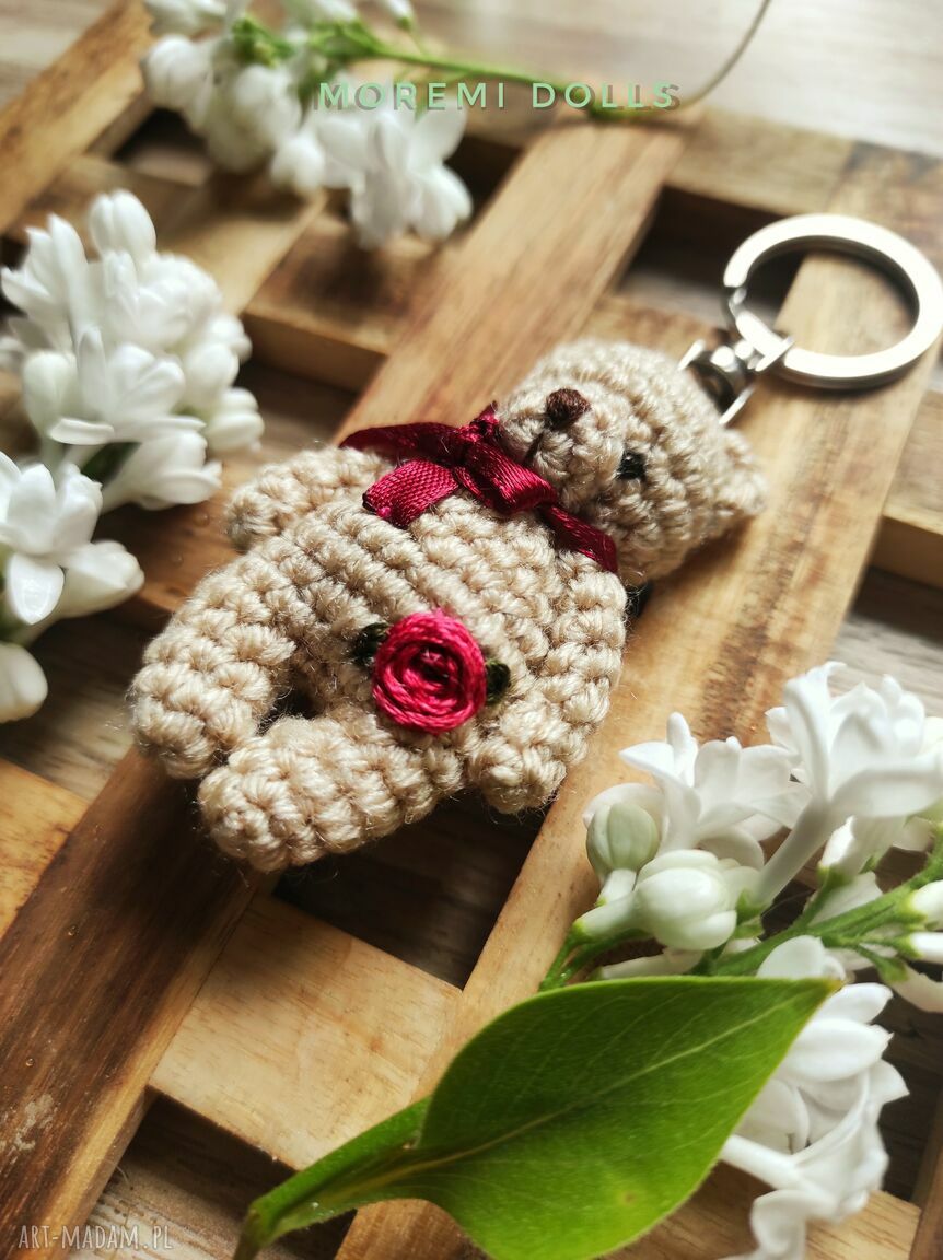 Miś Cherry Flower z haftem imienia - breloczek personalizowany