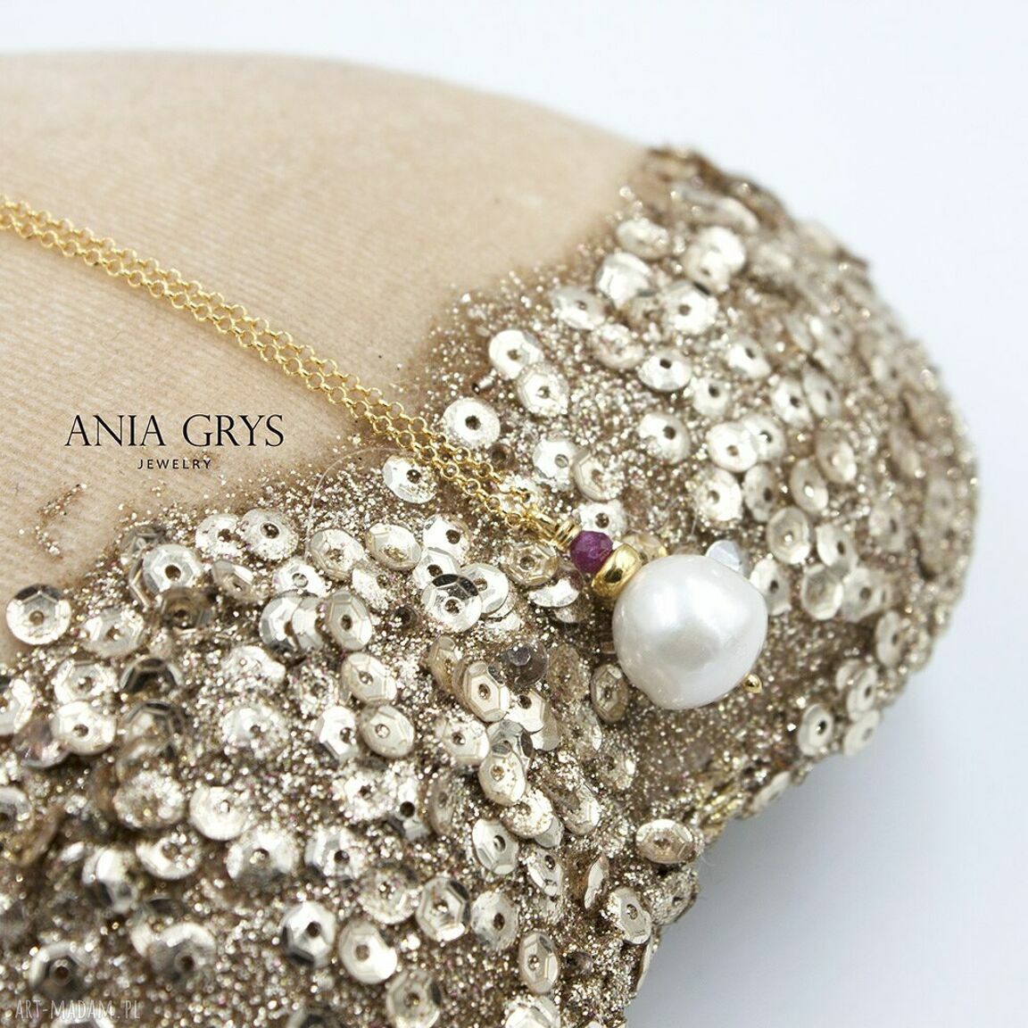 Wisiorek Cherry Pearl Necklace z naturalną perłą i fasetowanym rubinem - pozłacany