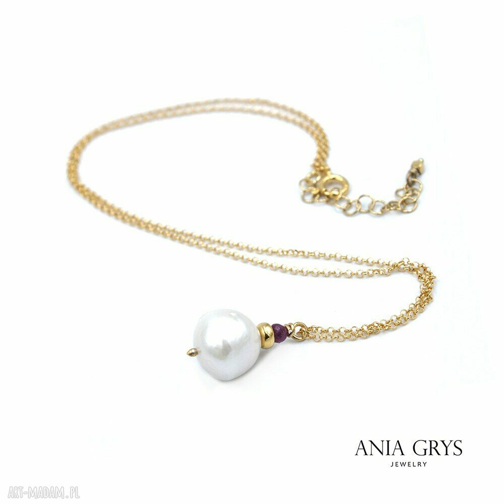 Wisiorek Cherry Pearl Necklace z naturalną perłą i fasetowanym rubinem - pozłacany