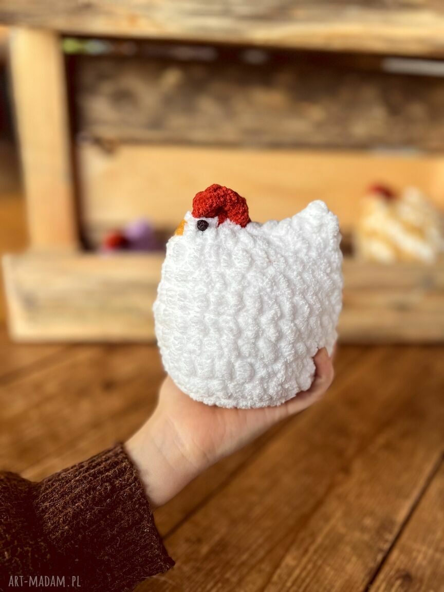 Kurka Chmurka w gnieździe - miękka maskotka wielkanocna handmade