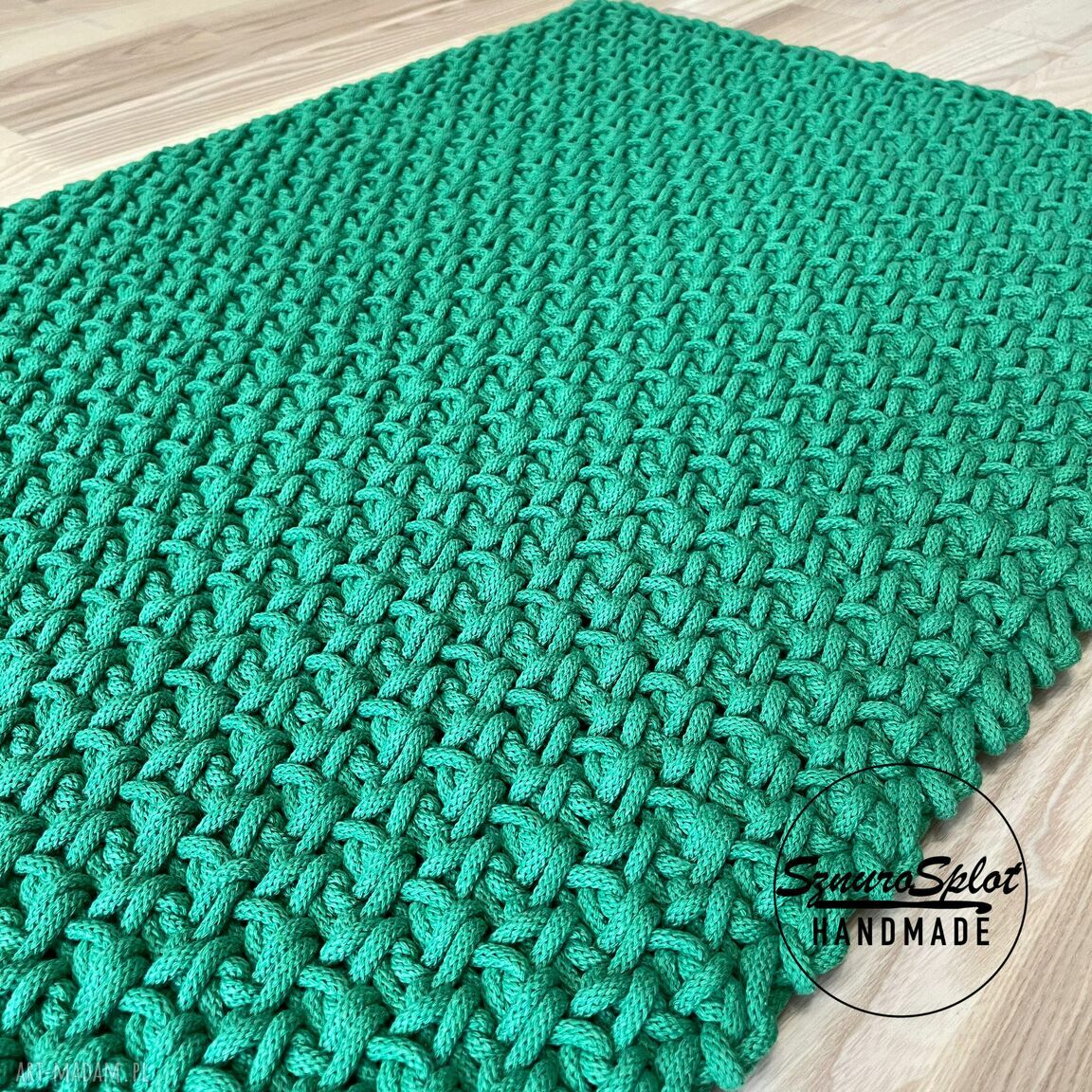 Ręcznie szydełkowany dywanik z zielonego sznurka 55x110 cm do pokoju dziecka