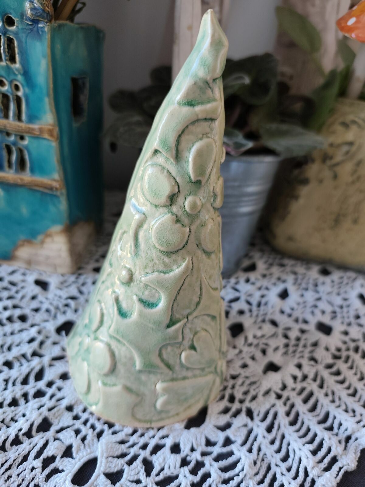 Choinka ceramiczna w kolorze szmaragdu - 17 cm
