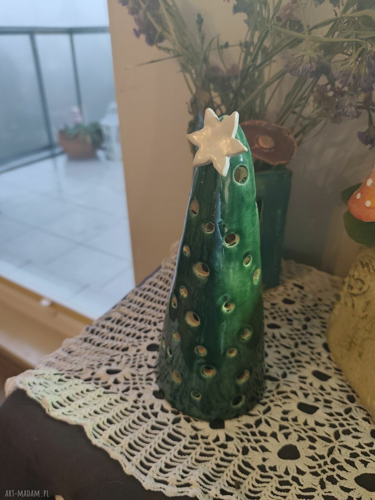Choinka ceramiczna - lampion 25 cm z motywem Mikołaja