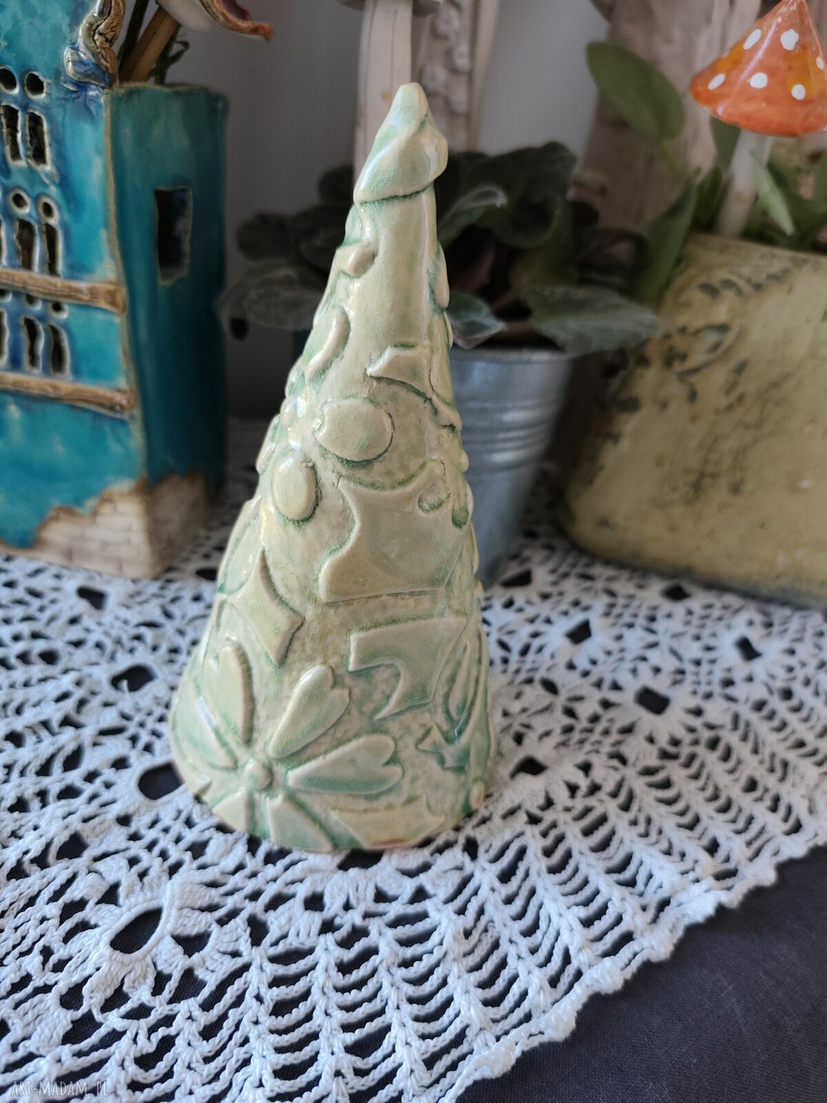 Choinka ceramiczna w kolorze szmaragdu - 17 cm