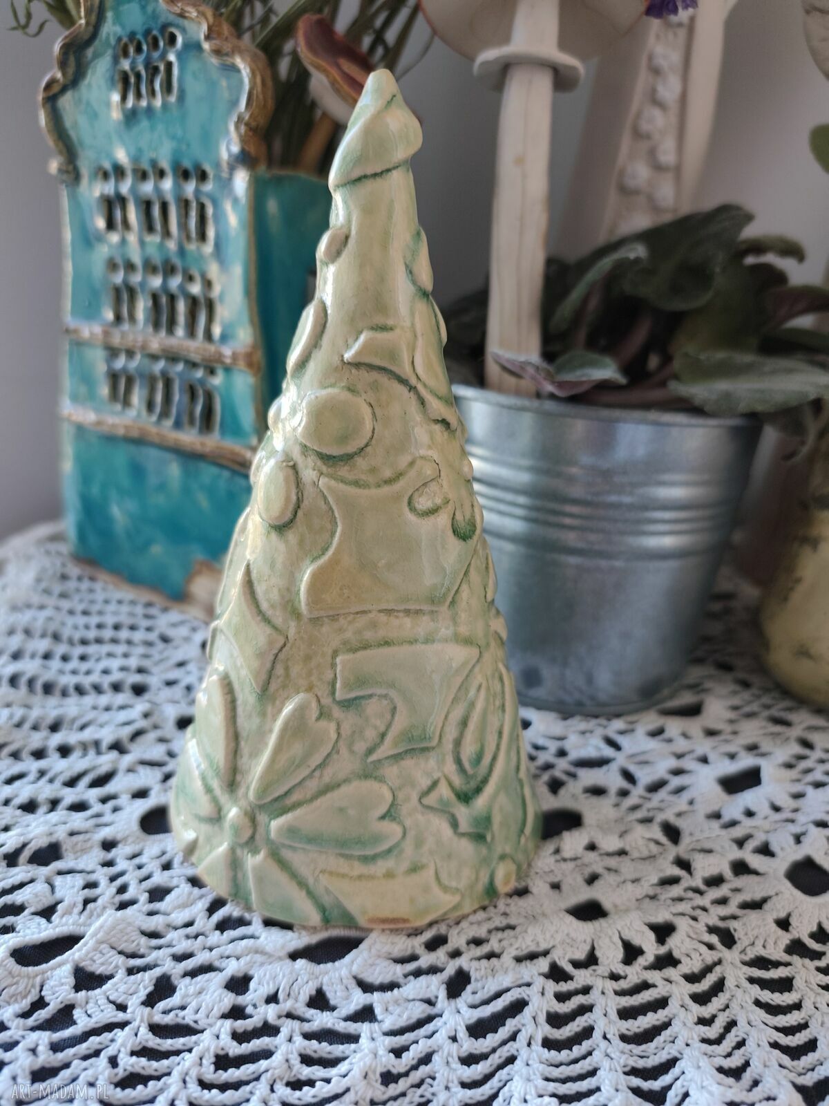Choinka ceramiczna w kolorze szmaragdu - 17 cm