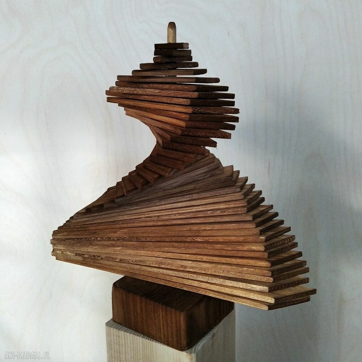 Ręcznie robiona choinka drewniana z 41 ruchomymi gałązkami (dąb, ok. 29 cm)