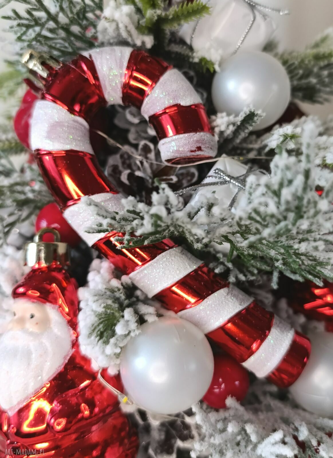 Choinka z szyszek z Mikołajami - dekoracja na Boże Narodzenie z LED