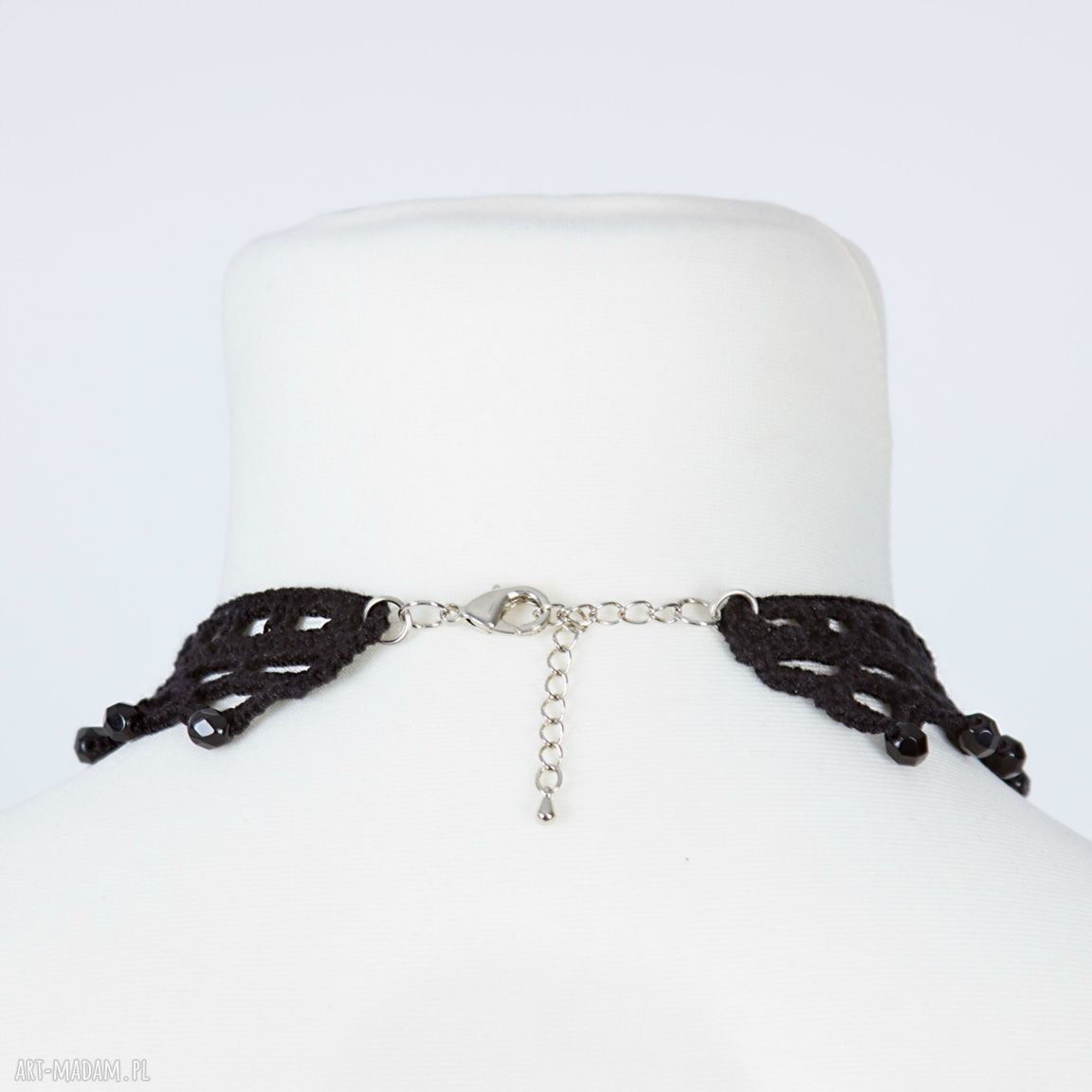 Choker Królowej - czarny naszyjnik typu choker z koronki szydełkowej