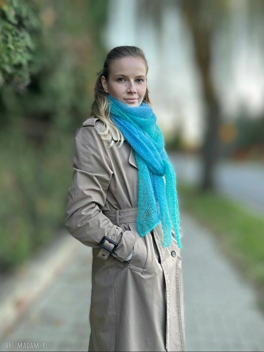 Chusta Mgła Blue na drutach ręcznie robiony szal w odcieniu niebieskiej mgły