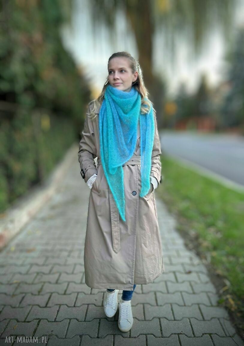 Chusta Mgła Blue na drutach ręcznie robiony szal w odcieniu niebieskiej mgły