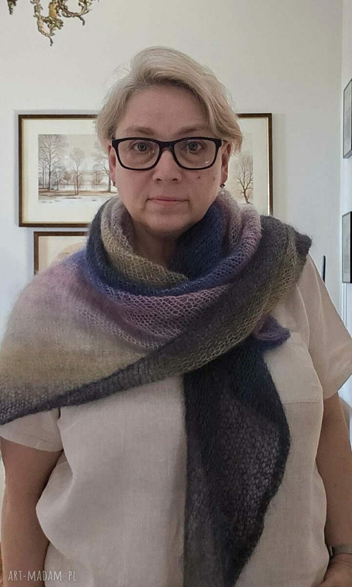 Chusta mgła z moheru i jedwabiu duża, lekka, ręcznie robiona na drutach