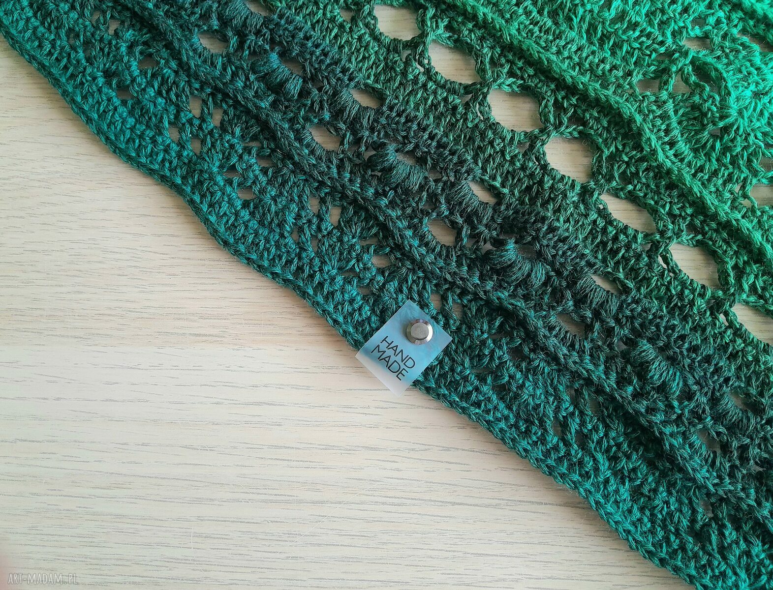Chusta Wildberry z wełną merino na zimę - butelkowa zieleń, ręcznie robiona na szydełku
