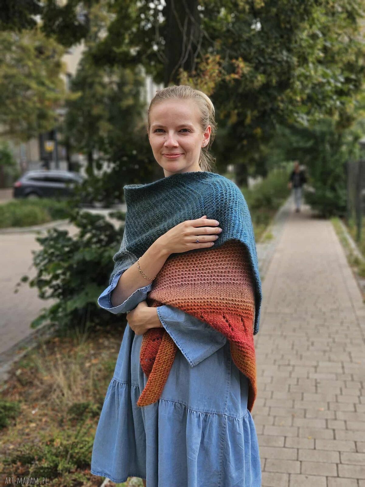 Ciepła chusta z alpaki na drutach - asymetryczna i miękka (baby alpaka + poliamid)