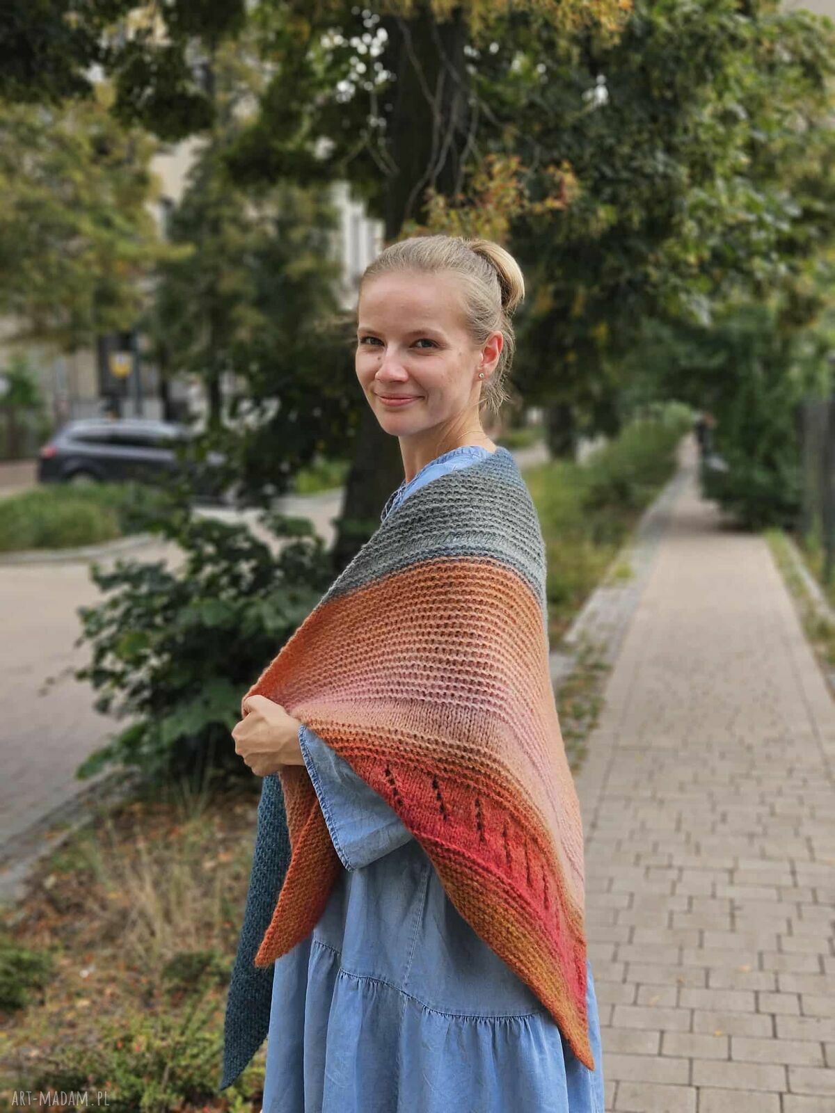 Ciepła chusta z alpaki na drutach asymetryczna i miękka (baby alpaka + poliamid)