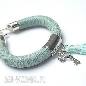 strap - baby blue snake 15-02-2027