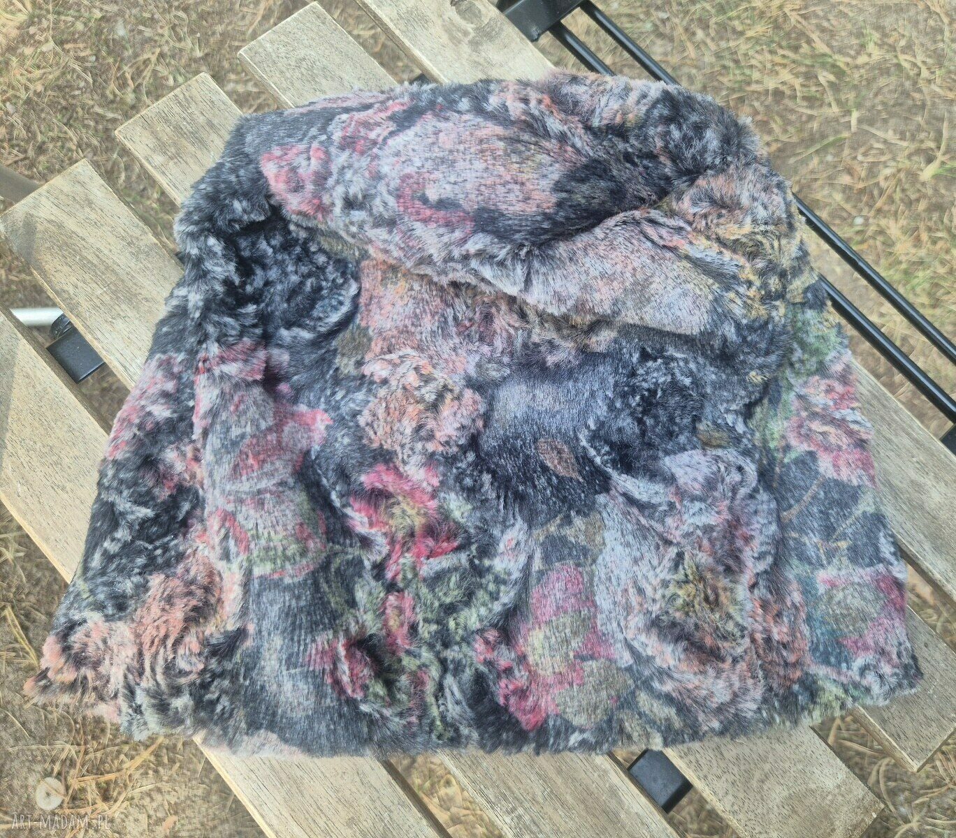 Ciepła futrzana czapka damska handmade - faktura „jak karakuły”, podszewka, rozmiar 57-58 cm